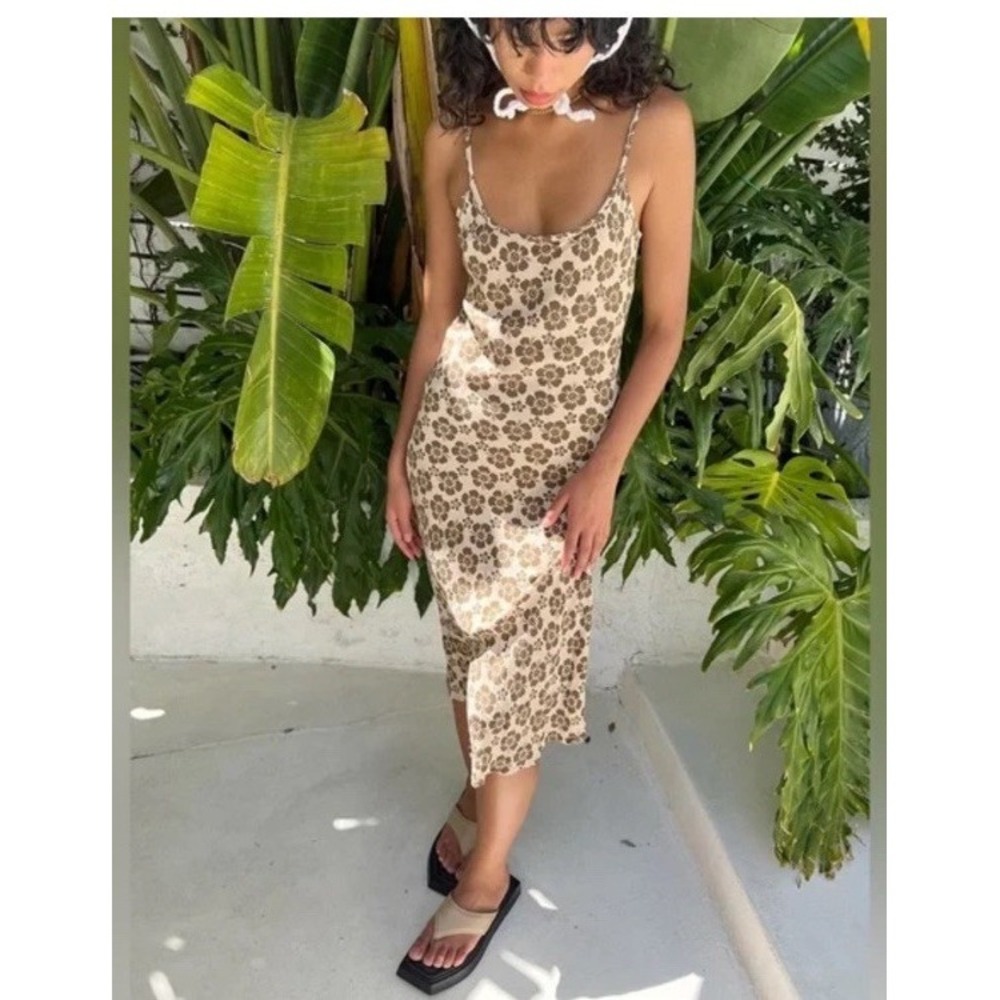 Emma Mulholland on Holiday Happy Hibiscus Vacation Slip Midi Dress M
